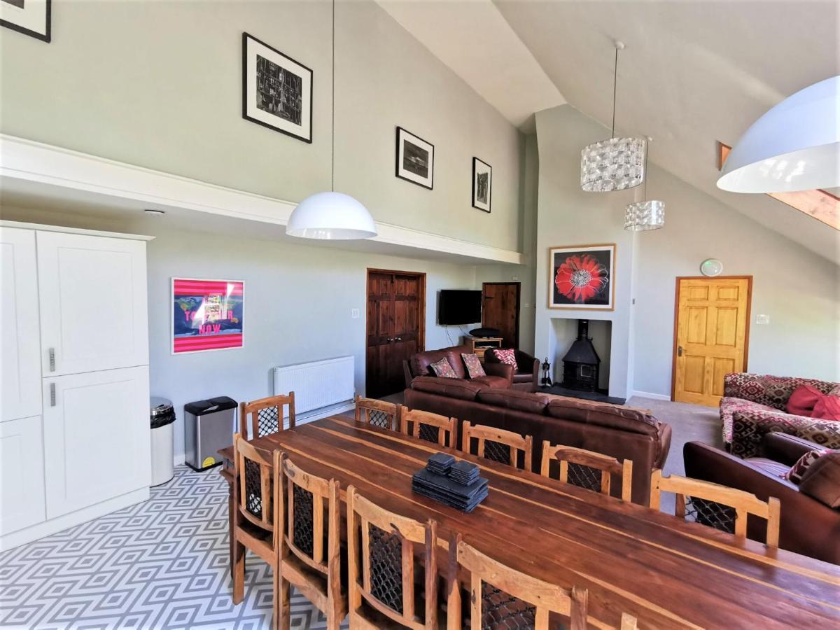 Llanfyrnach Wellstone Cottages - Honey Coach House מראה חיצוני תמונה