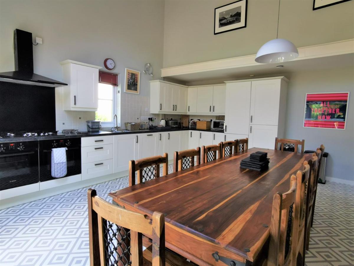 Llanfyrnach Wellstone Cottages - Honey Coach House מראה חיצוני תמונה