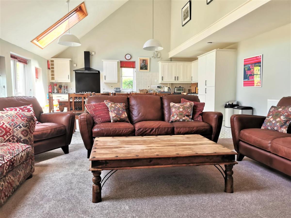 Llanfyrnach Wellstone Cottages - Honey Coach House מראה חיצוני תמונה