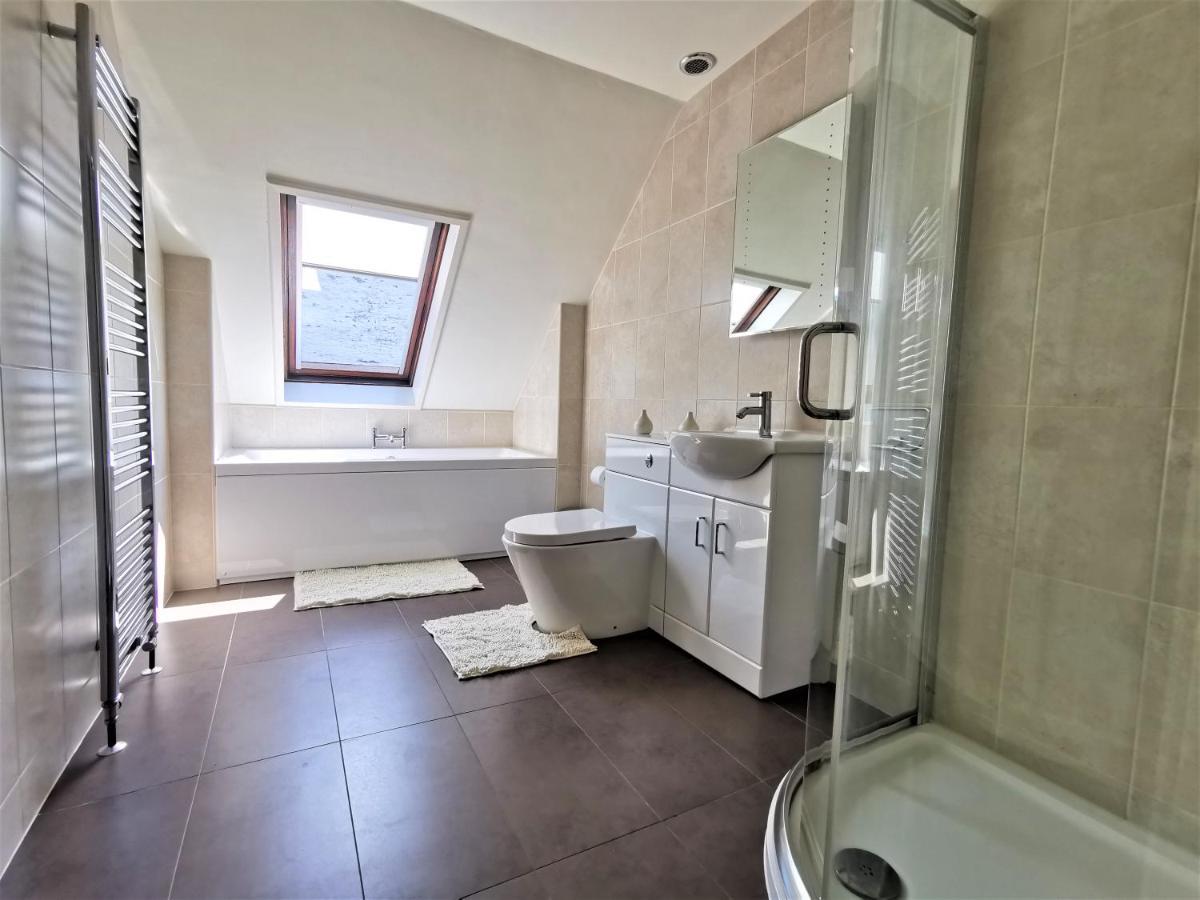 Llanfyrnach Wellstone Cottages - Honey Coach House מראה חיצוני תמונה