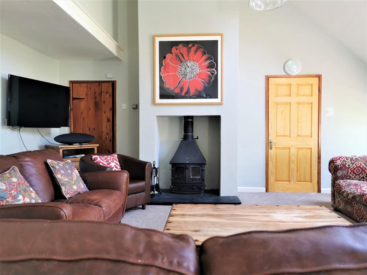 Llanfyrnach Wellstone Cottages - Honey Coach House מראה חיצוני תמונה