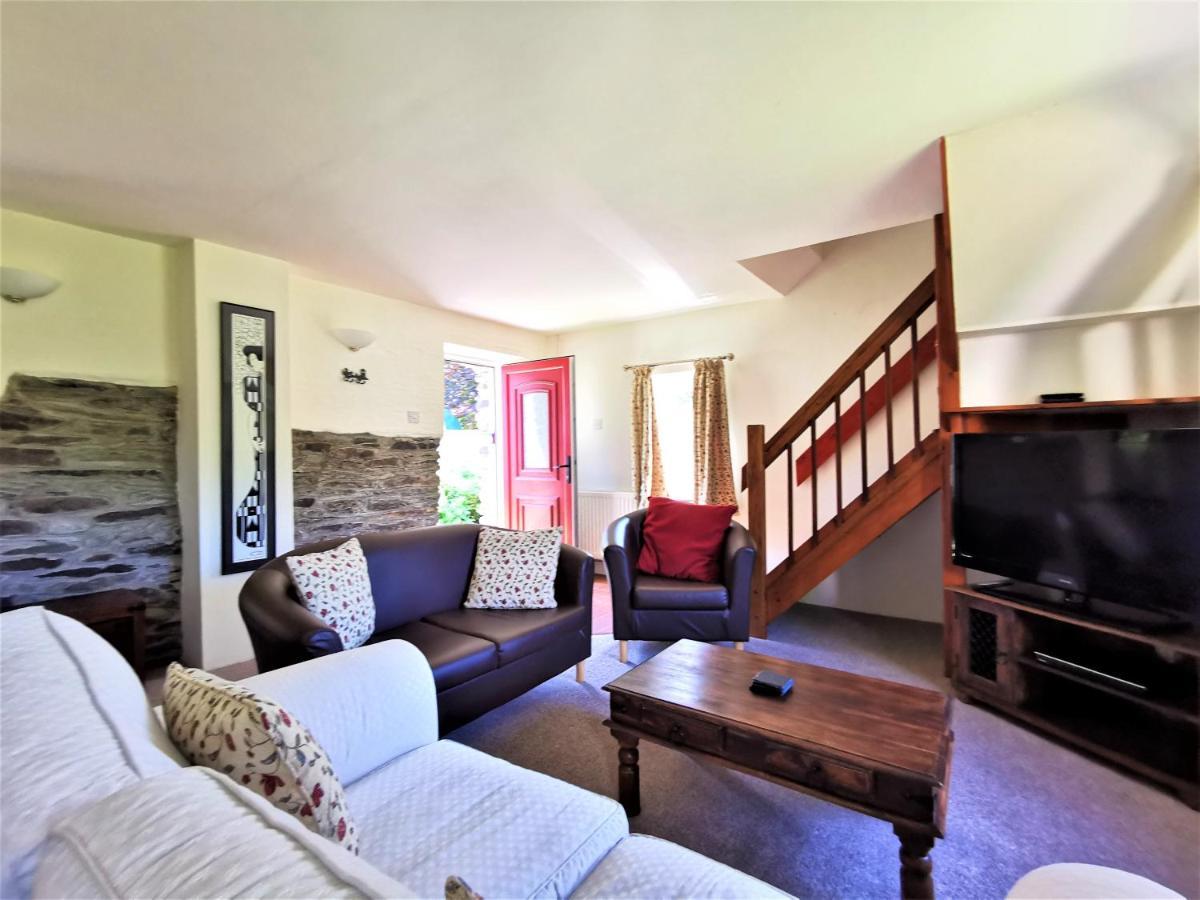 Llanfyrnach Wellstone Cottages - Honey Coach House מראה חיצוני תמונה
